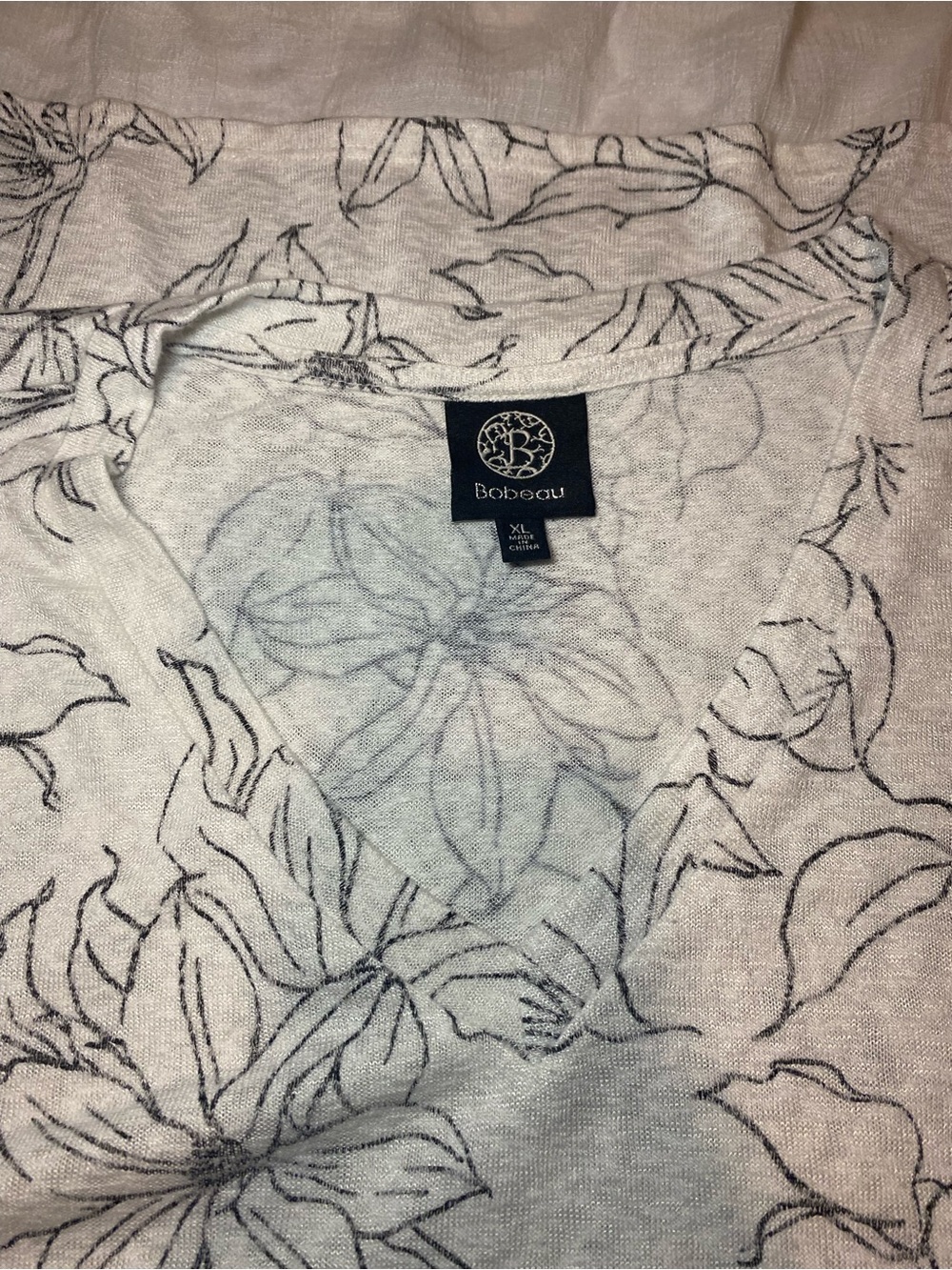 bobeau Light Gray Floral V-Neck Short Sleeve Tunic - Picture 8 of 11